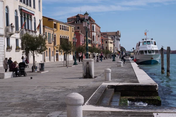 意大利威尼斯运河上的旧建筑 — 图库照片