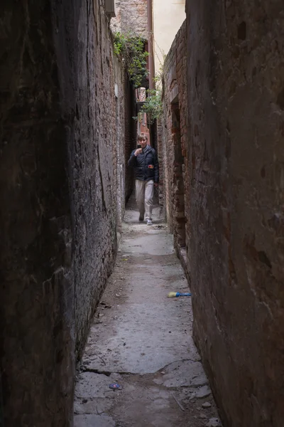 Οι περισσότεροι στενά δρομάκια και τις διαβάσεις πεζών στη Βενετία της Ιταλίας — Φωτογραφία Αρχείου