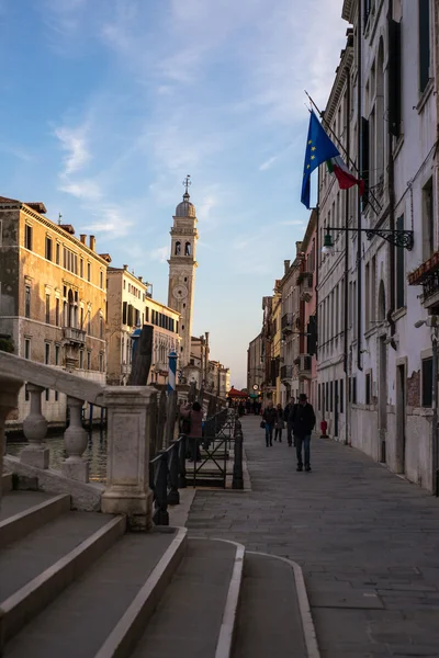 Κανάλια στους δρόμους της Βενετίας στην Ιταλία — Φωτογραφία Αρχείου