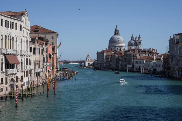 Procházka podél Canal Grande v Benátkách v Itálii Stock Snímky