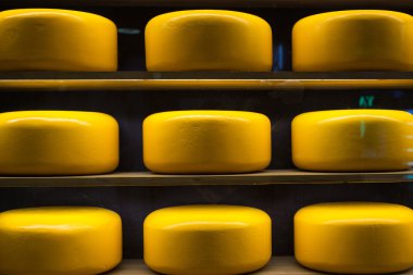 Penceredeki peynirler