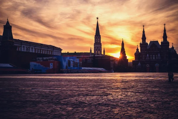 Zonsondergang op het Rode plein in Moskou — Stockfoto
