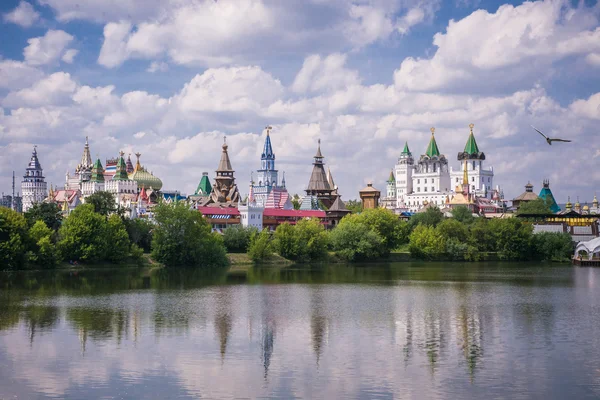 Vista do Kremlin Izmailovo em Moscou Ilha Izmailovsky Imagem De Stock