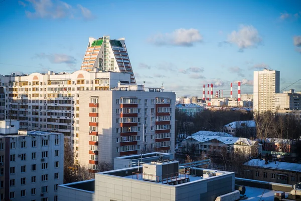 Moskova'da bir yerleşim bölgesinde bir ev üzerinde bir yükseklikten görüntülemek — Stok fotoğraf