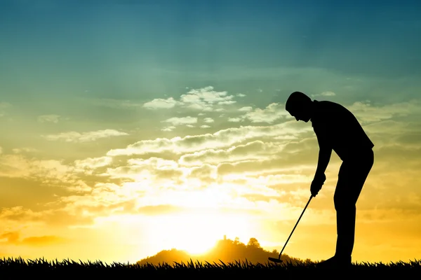 Golfista siluetu při západu slunce — Stock fotografie