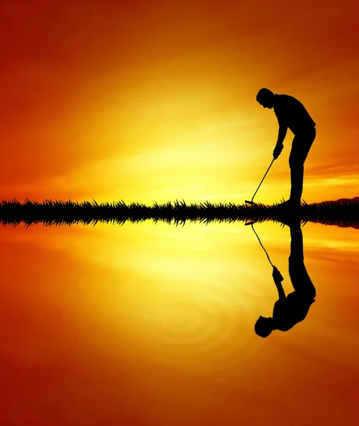 日没時のゴルファーのシルエット — ストック写真