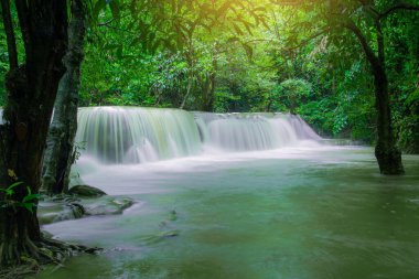 Huay Mae Khamin Şelalesi Tayland, Kanchanaburi 'de.