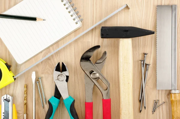 Ahşap kereste iş araçları.