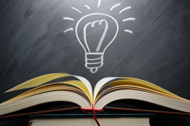 Eğitim ve bilgi. Ampul üzerinde açmak.