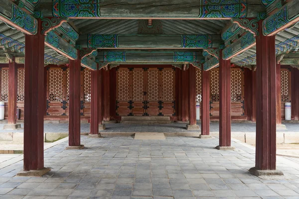 Koridor v Changgyeonggung paláci — Stock fotografie