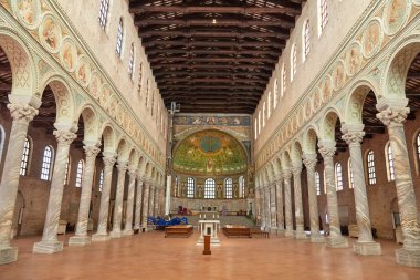 Basilica di Sant'Apollinare Sınıfta