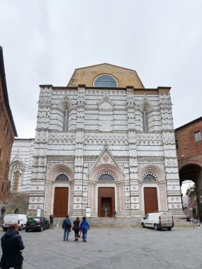 İtalyanca: Battistero di san giovanni