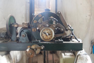 bir çan kulesinde saat