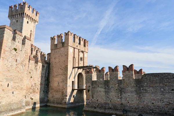 Castello scaligero, ortaçağ bağlantı noktası sur — Stok fotoğraf