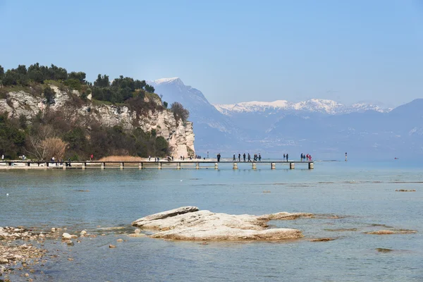 Costa della penisola di Sirmione — Foto Stock