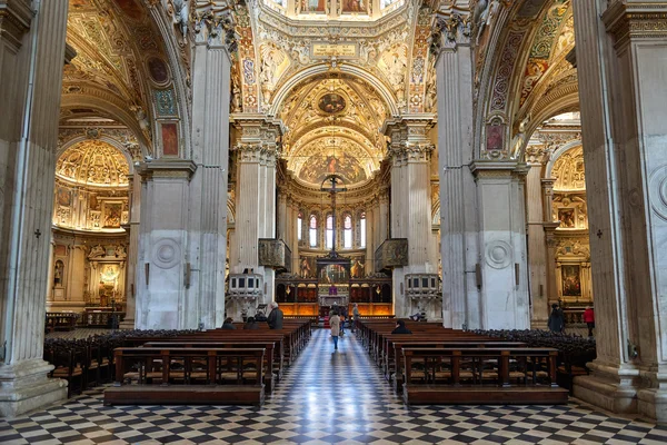 サンタ・マリア・マッジョーレ大聖堂のインテリア — ストック写真
