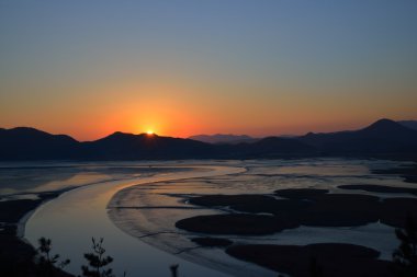 Sazlık alan Suncheon Bay Kore günbatımı