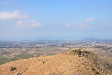 Jeju adasında Saebyeol volkanik koni görünümünden