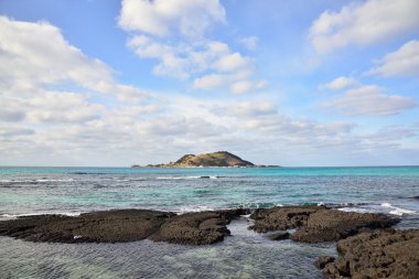 Kore Jeju Adası 'ndaki Hyeopjae Sahili manzaralı.