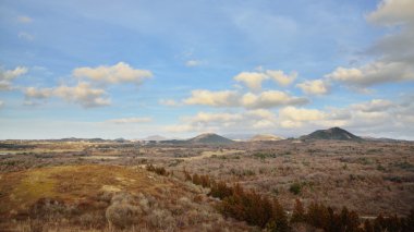 Mundoji volkanik koni Jeju Adası, Kore üzerinden görüntülemek
