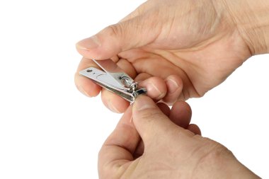 yaşlı adamın el ile üzerine beyaz izole çivi kırpma işlemi