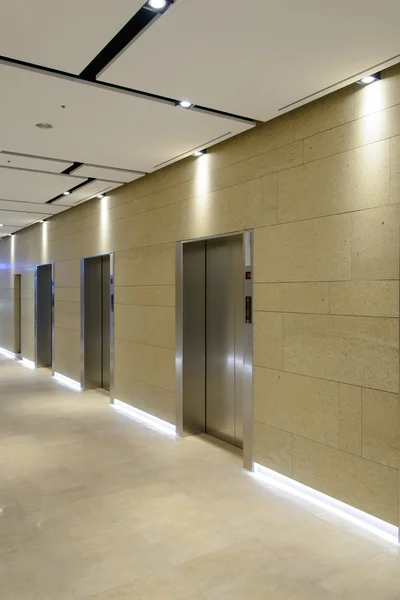 Tres puertas de ascensor — Foto de Stock