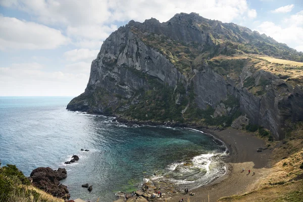 Pohled na Seongsan Ilchulbong (sopečný kužel) v Jeju Island. — Stock fotografie