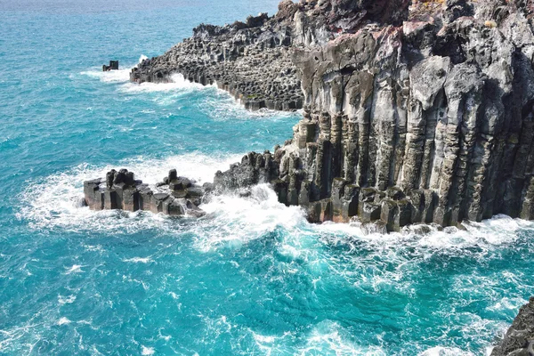 Costa conjunta columnar basáltica en JungMun en la isla de Jeju —  Fotos de Stock