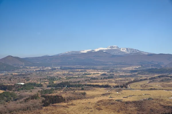 Hanla berg, uitzicht vanaf Saebyeol vulkanische kegel in eiland Jeju Stockafbeelding