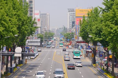 Suwon, Kore - 02 Mayıs 2014: Suwon sokak şehir içinde Korea