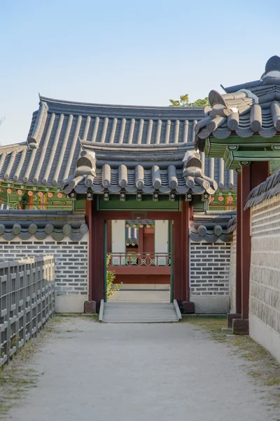 韩国首尔 — — 2014 年 9 月 20 日: 详细的昌德宫 — 图库照片