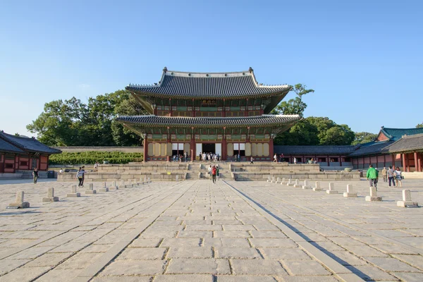 SEOUL, COREA - 20 DE SEPTIEMBRE DE 2014: Vista de Injeongjeon en Changd — Foto de Stock