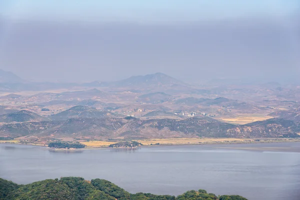 GIMPO, COREA - 09 DE OCTUBRE DE 2014: Vista de la costa en Corea del Norte —  Fotos de Stock