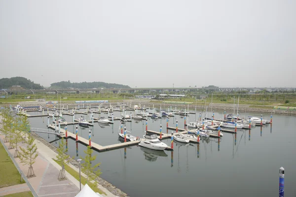 GIMPO, KOREA - 5. heinäkuuta 2014: Ara Marina Yachts telakka Gyeonginissa — kuvapankkivalokuva