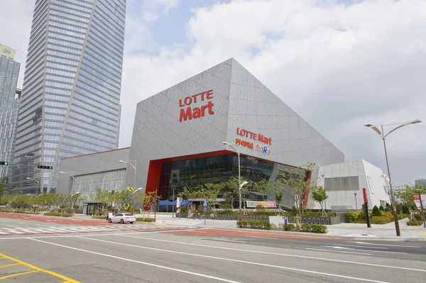 Songdo, Korea – zm. 29 lipca 2014: Lotte Mart w Songdo Internationa — Zdjęcie stockowe