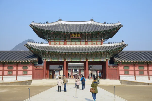 Seoul, Korea - 06. Januar 2014: Ansicht von heungnyemun in gyeongbo — Stockfoto