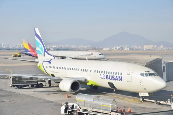 GIMPO, COREA - 19 GENNAIO 2014: aereo di Air Busan a Gimpo — Foto Stock