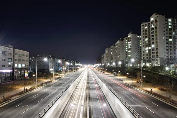 GIMPO, COREA - 05 DE ABRIL DE 2014: Vista nocturna del tramo de la —  Fotos de Stock