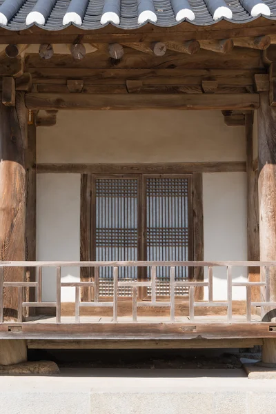 Widok z przodu koreański tradycyjnej architektury — Zdjęcie stockowe