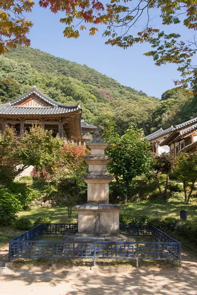 YEONGJU, KOREA - lokakuu 15, 2014: Stone Pagoda Buseoksassa — kuvapankkivalokuva