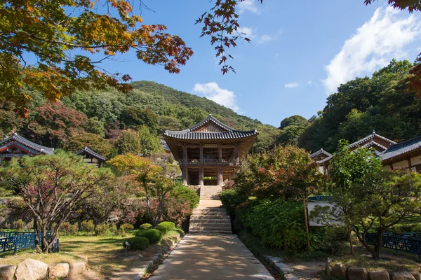 YEONGJU, COREA - 15 DE OCTUBRE DE 2014: Beomjongru en el Templo de Buseoksa — Foto de Stock