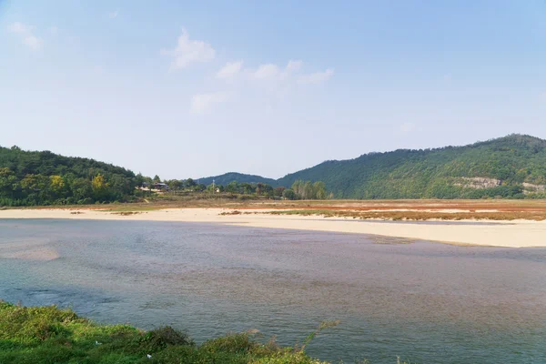 Vista do rio Nakdong da aldeia de Hahoe — Fotografia de Stock