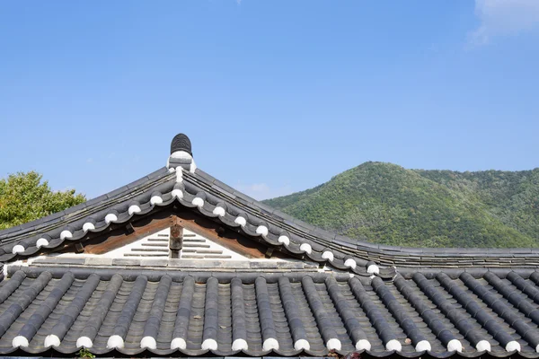 平铺的韩国传统建筑的屋顶 — 图库照片