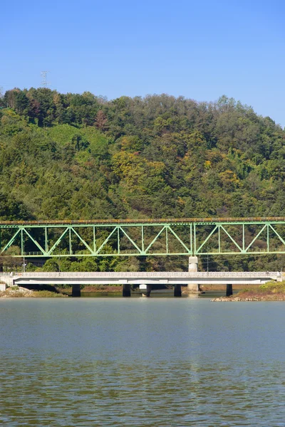 Treliça estrutura ferrovia ponte — Fotografia de Stock