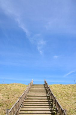 Bir tepe merdiven