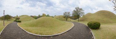 Gyeongju, Kore - 20 Ekim 2014: Daereungwon antik mezarlar
