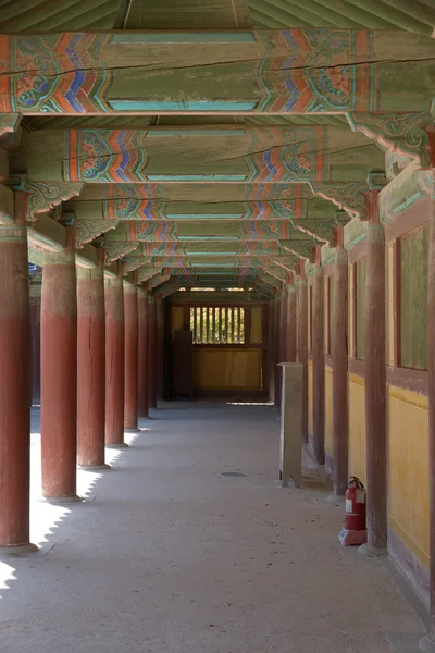 GYEONGJU, KOREA - OCTOBER 19, 2014: corridor at Bulguksa — Stock Photo, Image