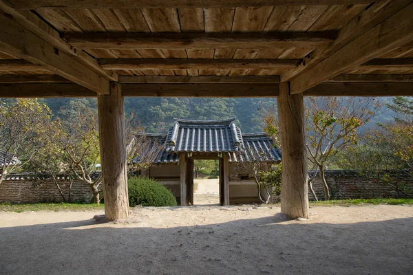 Andong, Corea - 16 de octubre de 2014: Entrada de Byeongsanseowon — Foto de Stock