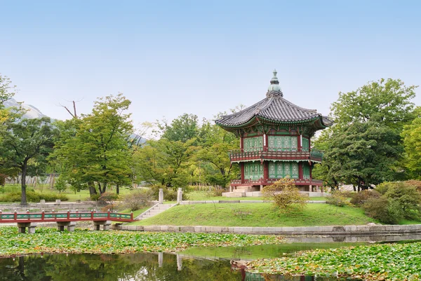 Gyeongbokgung şehrindeki Hyangwonjeong — Stok fotoğraf