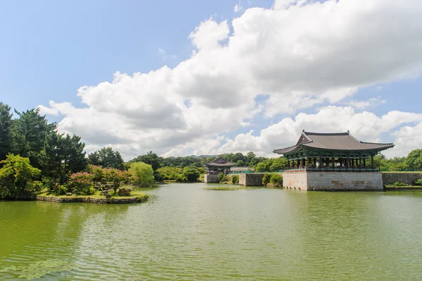 GYEONGJU, COREA 9 AGOSTO 2010: Donggung e Wolji — Foto Stock